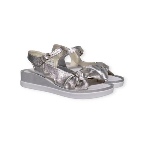 Betty Exclusive ezüst szandál - L-119