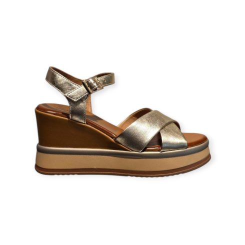 INUOVO arany szandál - B37003